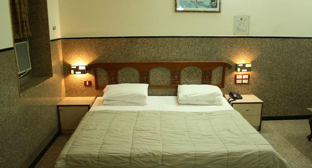 Hotel Royal Castle Mumbai Exterior photo